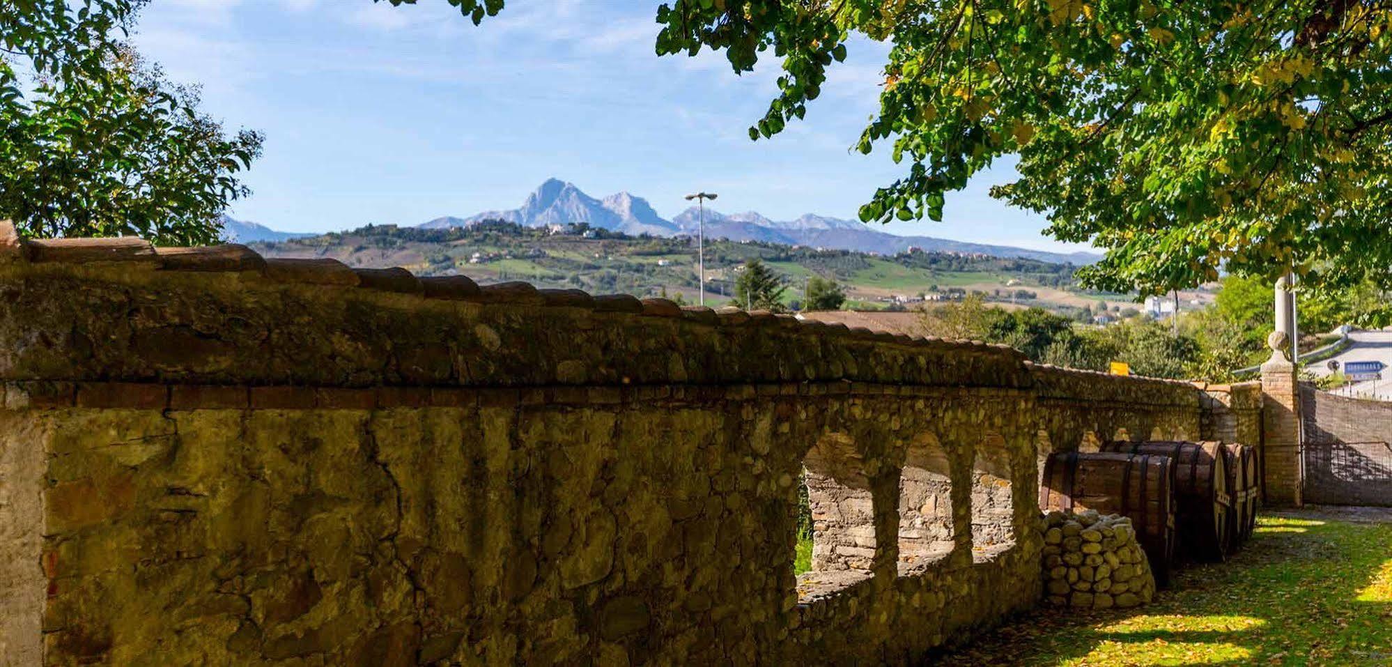 Corte Dei Tini Villa Vomano Bagian luar foto